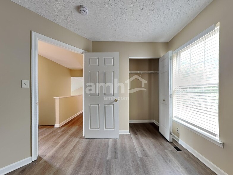 Building Photo - 530 Delaware Crossing