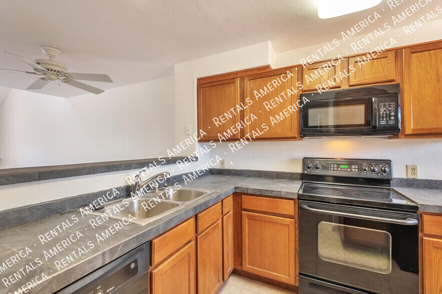 Building Photo - 5675 N Camino Esplendora