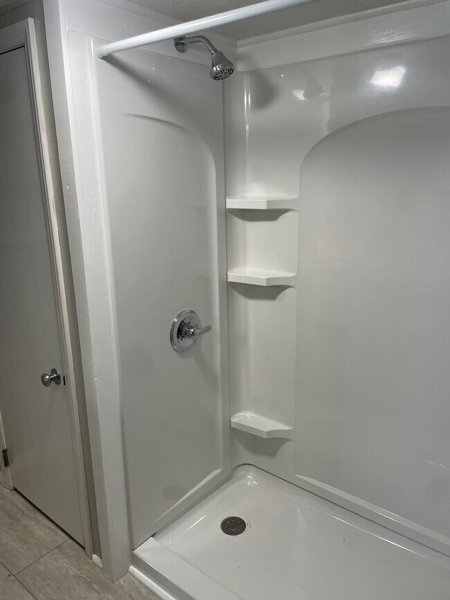 Building Photo - NICE CLEAN COUNTRY HOME, 3 BDRM 1.5 BA