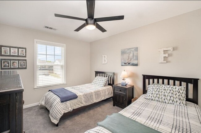Building Photo - Rent this beautiful 4-bedroom, 3-bathroom ...