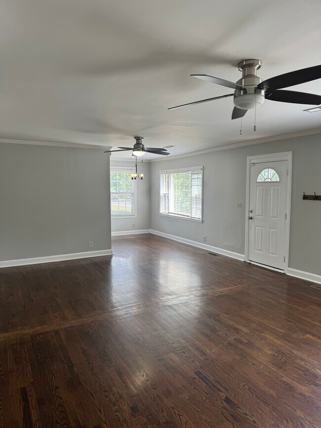 Building Photo - 5532 Kendall Dr