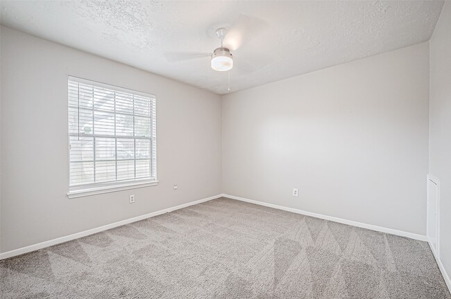 Building Photo - 16718 Gaelic Ln