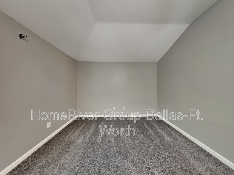 Building Photo - 600 British Ct