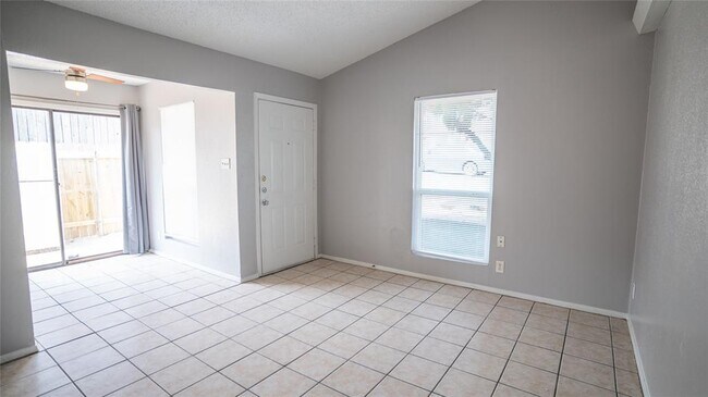 Building Photo - 3003 Parker Ln