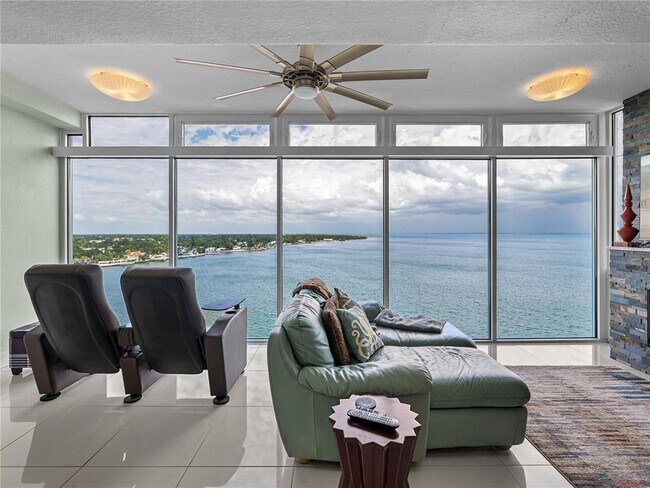 Building Photo - 7200 Sunshine Skyway Ln S