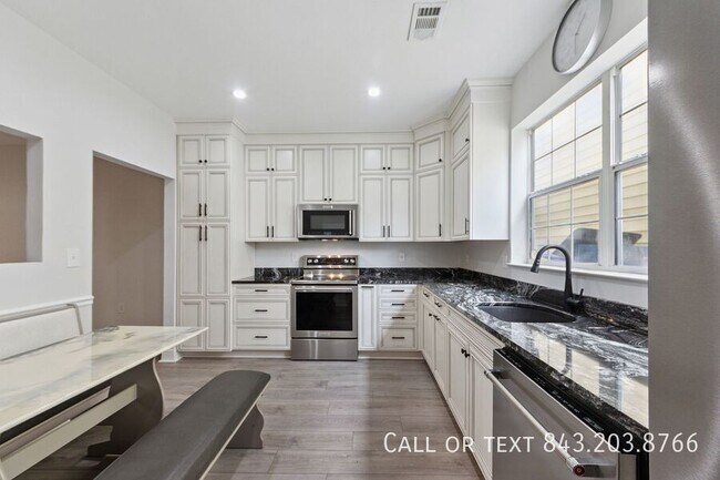 Building Photo - 4585 Great Oak Dr