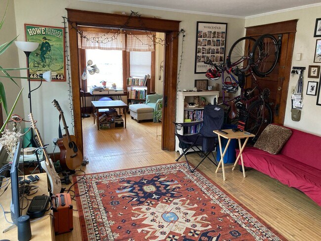 Building Photo - 601 E Burleigh St