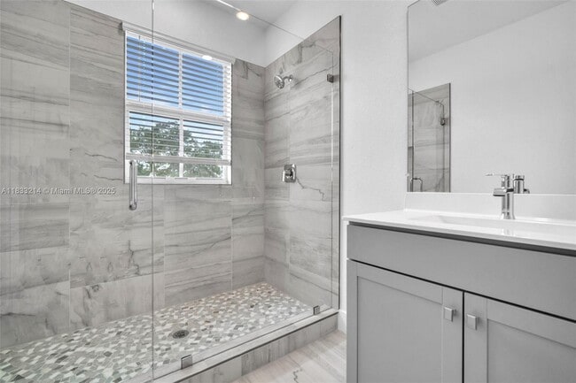 Building Photo - 142 SW 171st Ave