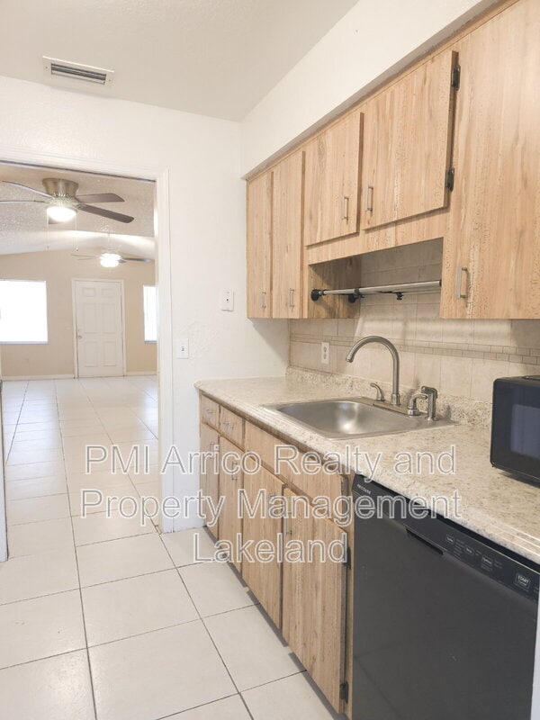 Building Photo - 968 Sunshine Way SW