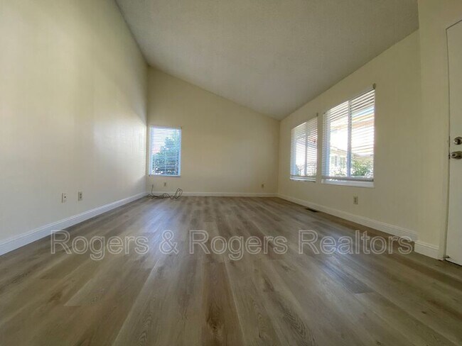 Building Photo - 1089 Rankin Dr