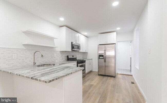 Building Photo - 5729 Delancey St