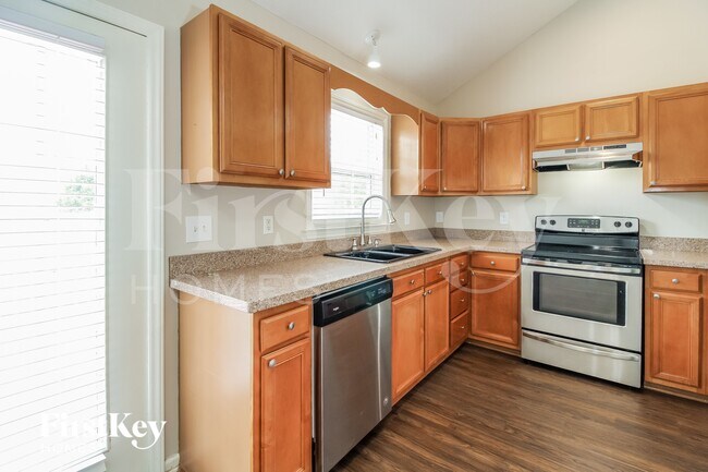 Building Photo - 422 Twin Valley Dr