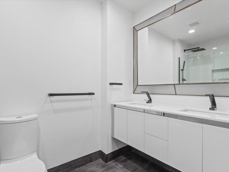 Building Photo - 811 4th St NW