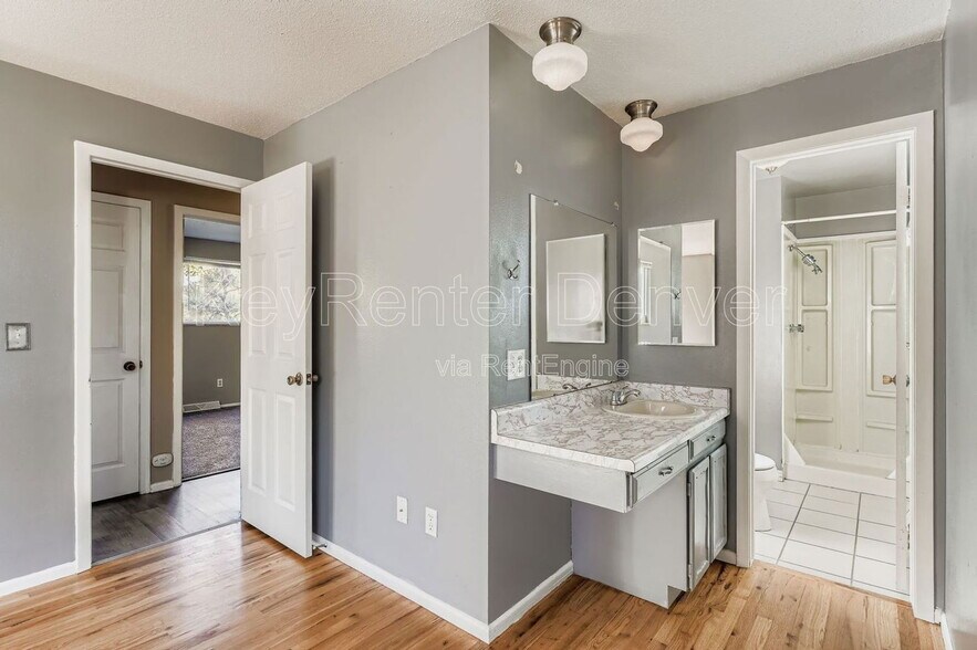 Building Photo - 6529 Van Gordon Ct