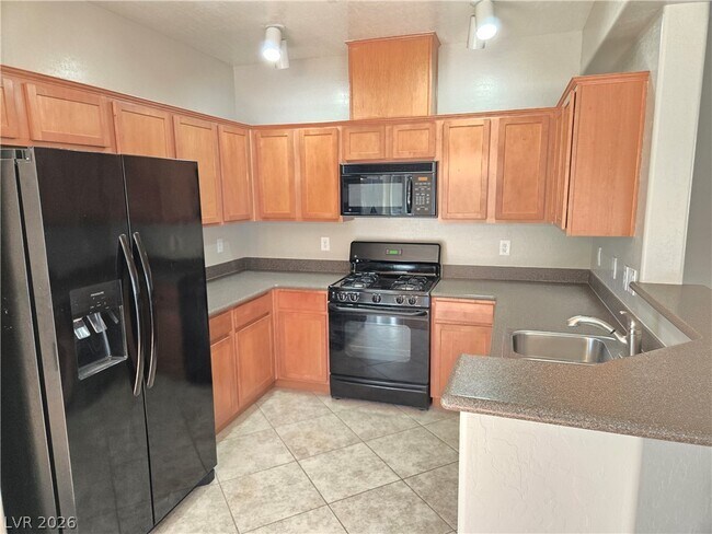 Building Photo - 6868 Sky Pointe Dr