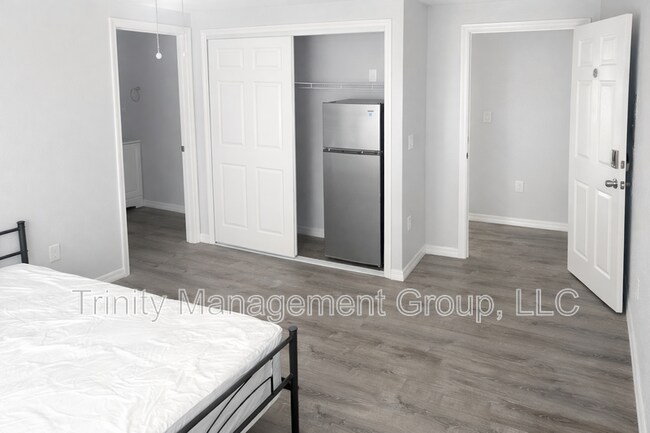 Building Photo - 1509 E Winding Way