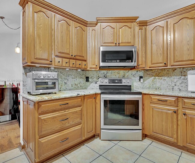 Building Photo - 204 Cameron Dr