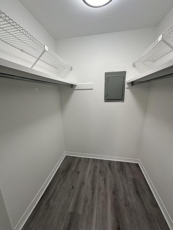 Building Photo - 500 Lincoln St