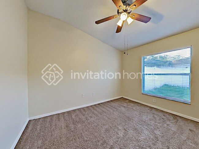 Building Photo - 5511 Lake Leta Blvd