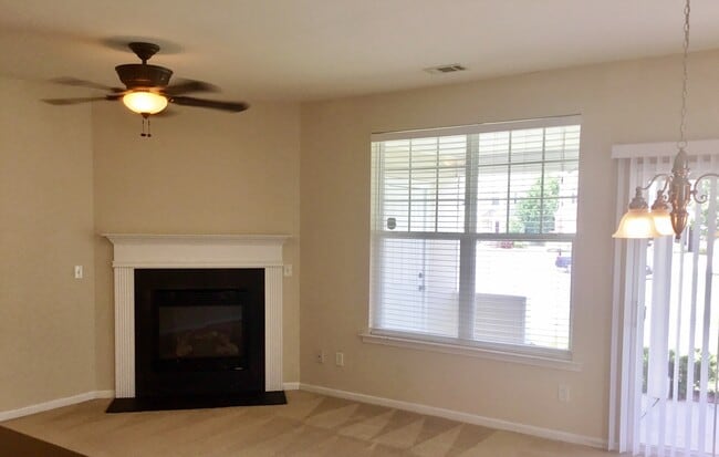 Building Photo - End Unit Townhome with Tons of Extra Storage!