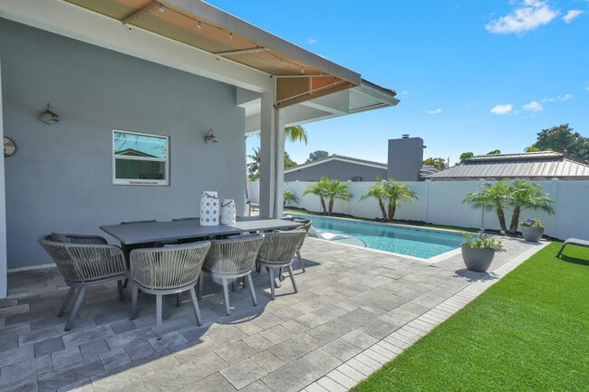 Building Photo - 875 SE 13th Ave