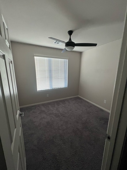 Building Photo - 4453 Lantern Point Ave