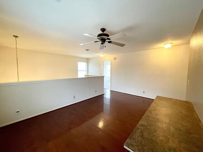 Building Photo - Lovely 3 Bedroom/2.5 Bathroom in Round Rock!
