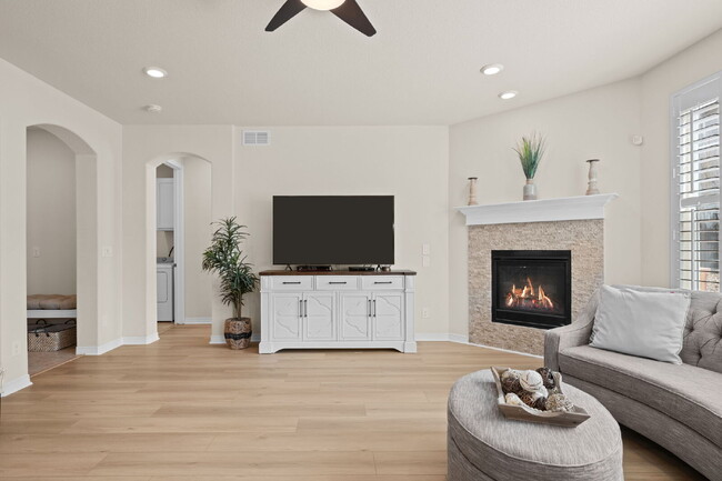 Building Photo - 2414 Leafdale Cir
