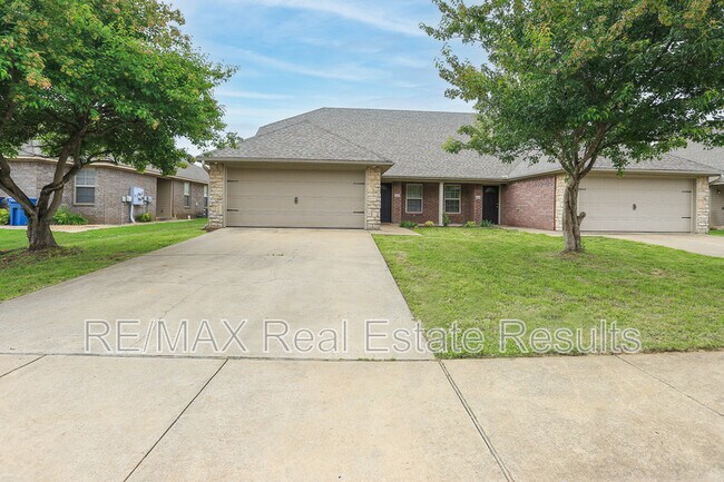 Building Photo - 3509 SW Deerfield Blvd