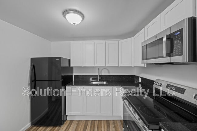 Building Photo - 42 N Main St