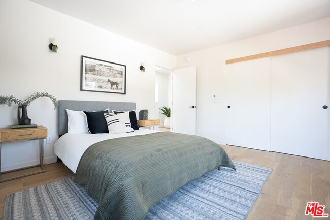 Building Photo - 2210-2214 Echo Park Ave