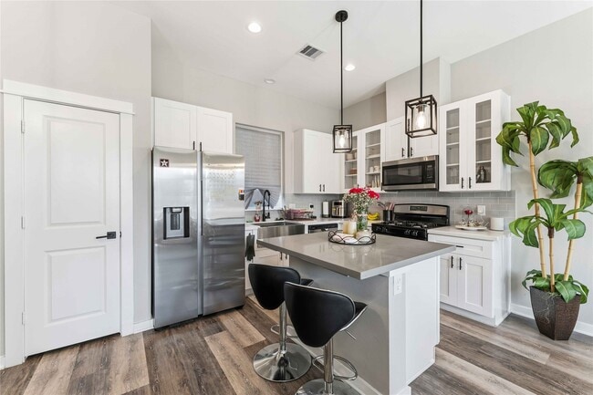 Building Photo - 405 Stonework Garden Ln