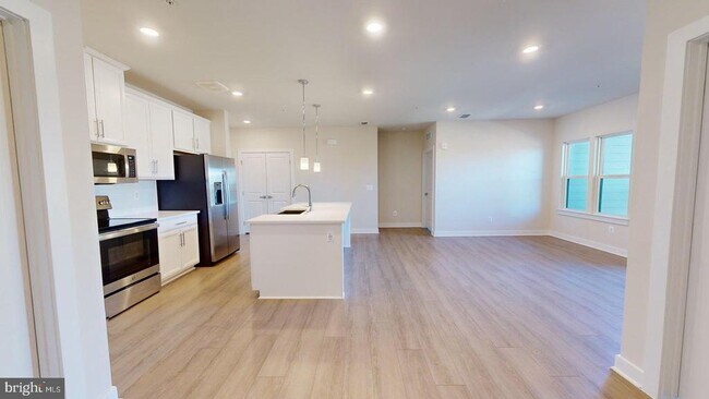 Building Photo - 12850 Mosaic Pk Wy