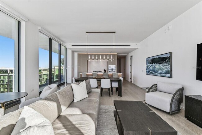 Building Photo - 1000 Water St