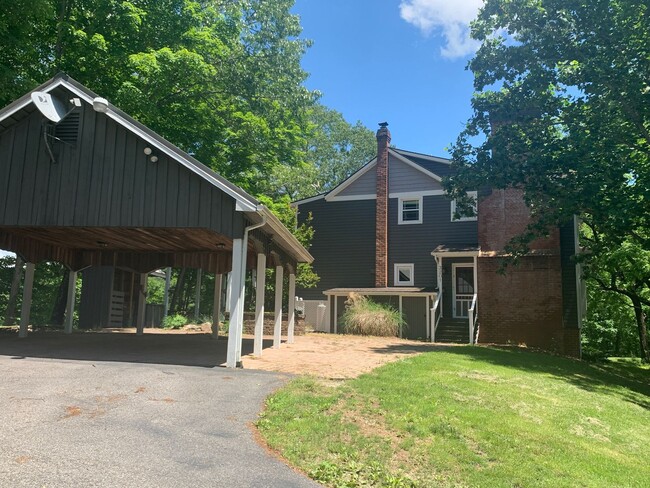 Building Photo - Large home with gorgeous views!