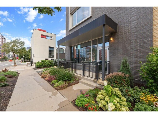 Building Photo - 1120 S 2nd St