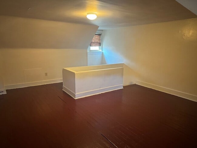 Building Photo - Updated Highland Park Townhome!