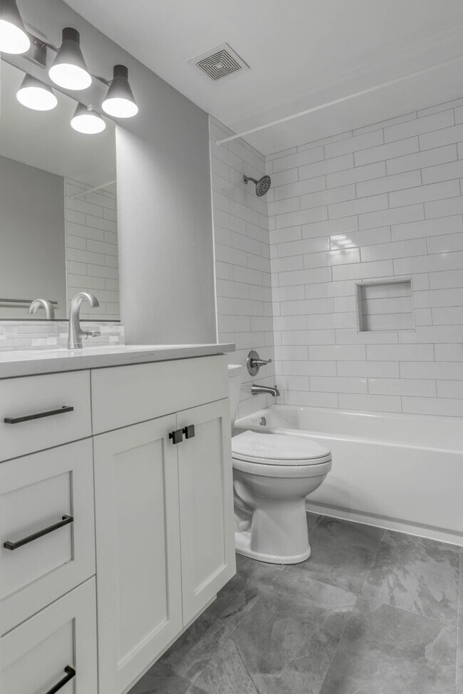 Building Photo - Spacious Camas Home Near Parks, Dining & Shopping