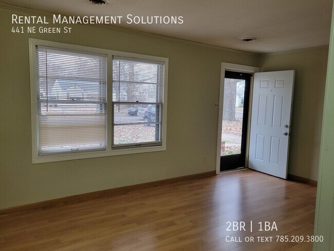 Building Photo - *2-CAR GARAGE* 441 NE Green St - 2 BED/1 BATH
