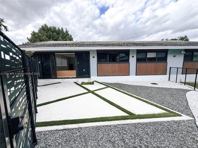 Building Photo - 425 NE 103rd St