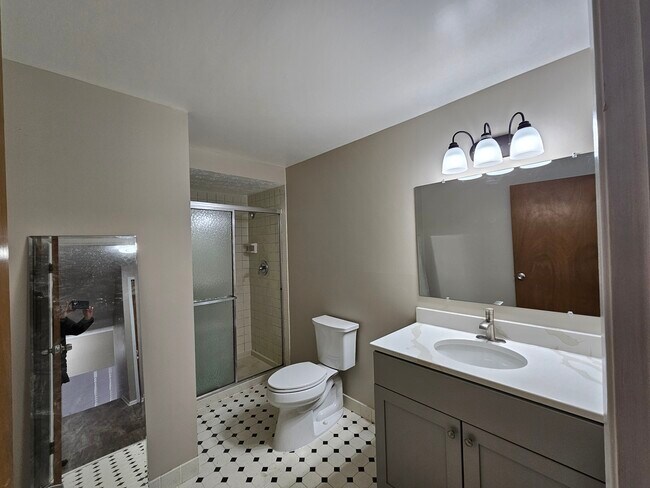 Main bathroom- second floor - 3589 Delmar Dr
