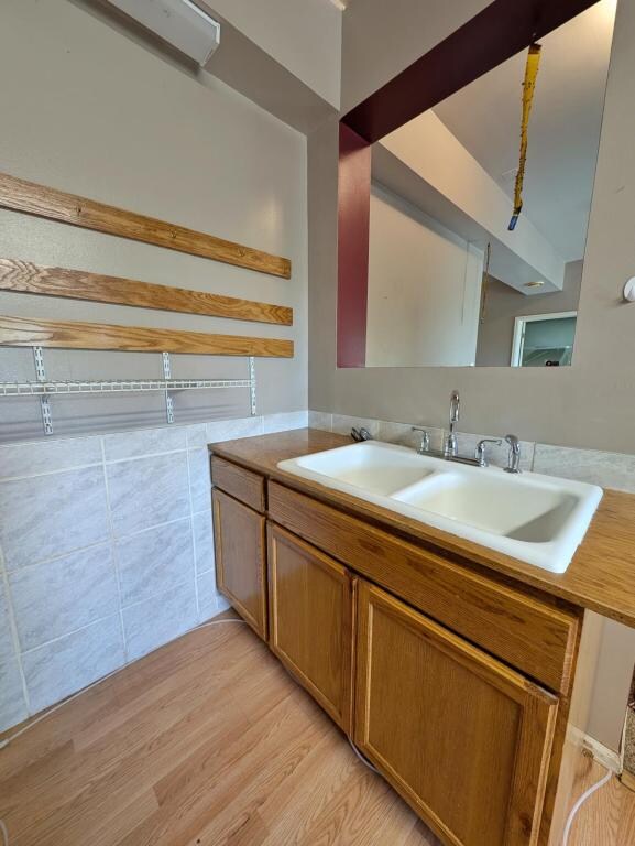 Building Photo - 406 W 4th Ave