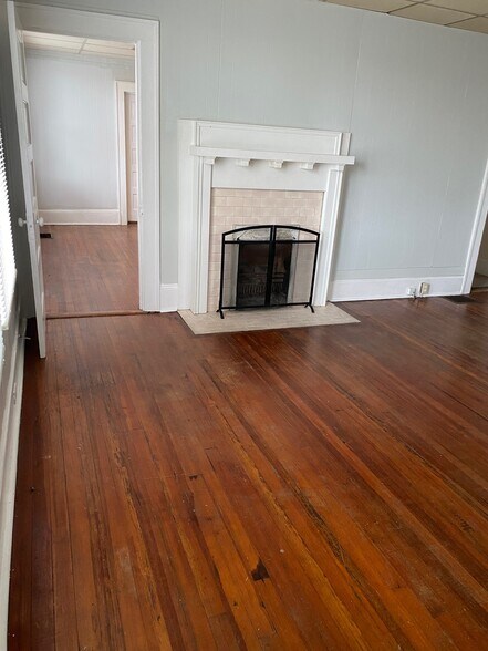 Building Photo - 220 W End Blvd