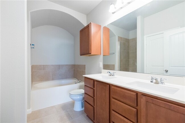 Building Photo - 1620 Bryant Dr