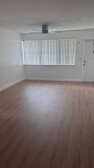 Living Room - 9952 Twin Lakes Dr
