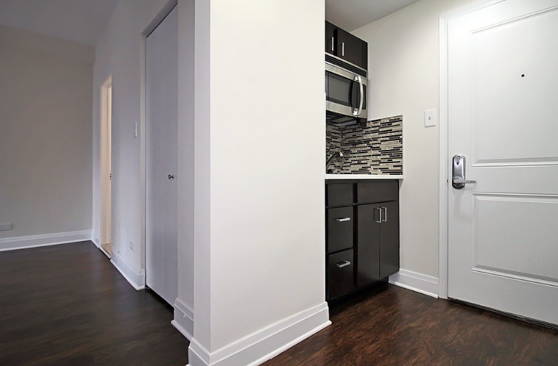 Building Photo - 196 E Delaware Pl