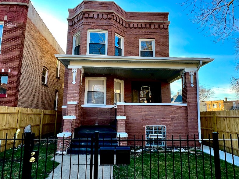 Building Photo - 6744 S St Lawrence Ave