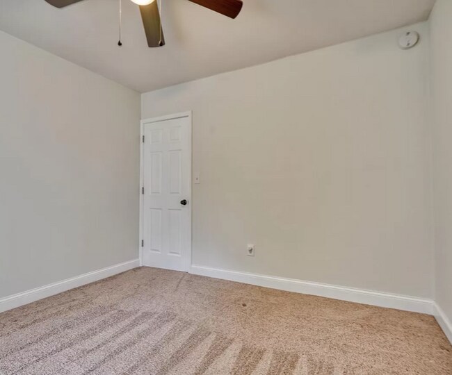 Building Photo - 204 N Port St