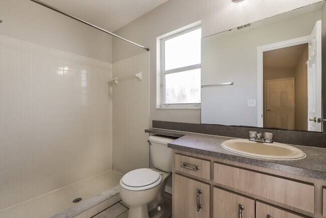 Building Photo - 2738 Hickory Ridge Dr