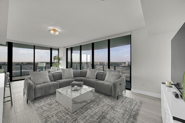 Building Photo - 730 N Ocean Blvd